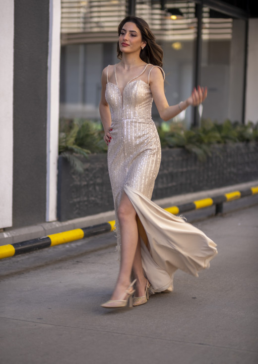 PULLU TÜYLÜ OTRİŞ DETAYLI-ŞAMPANYA