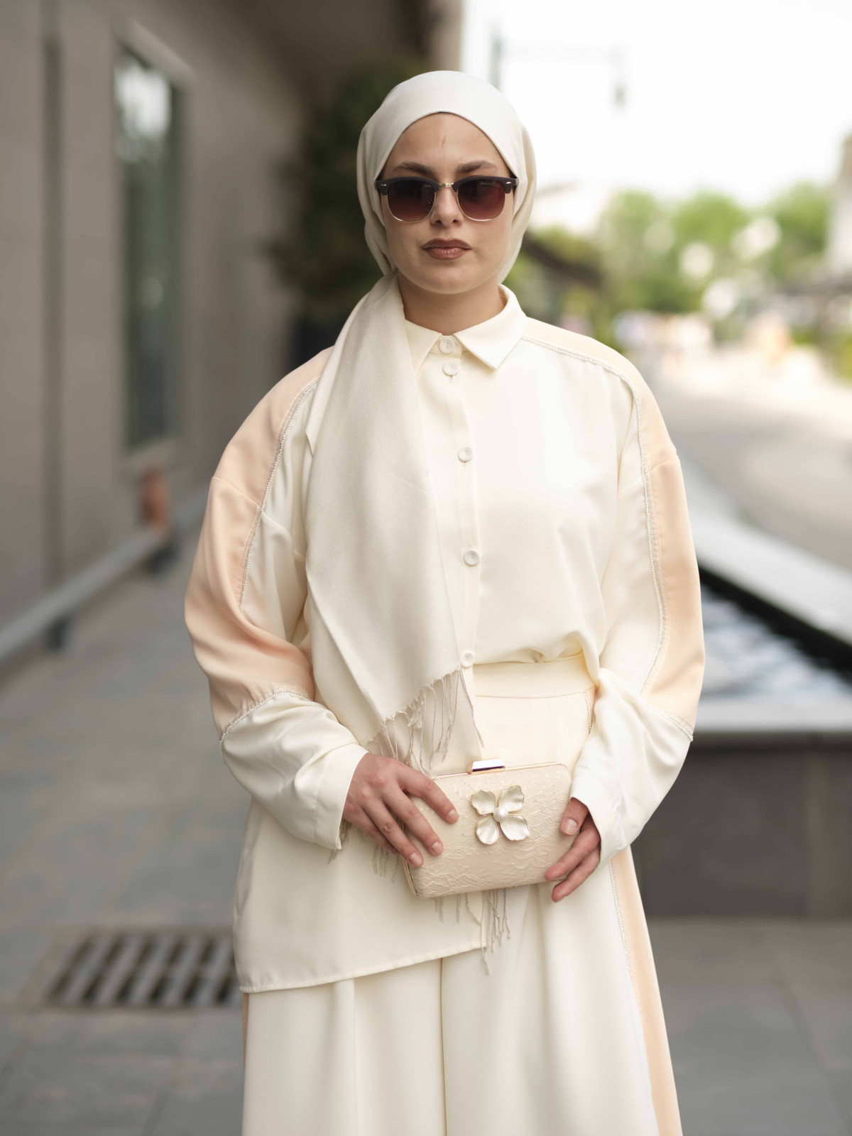 İNCİ VE TAŞ DETAYLI TAKIM-EKRU/SOMON