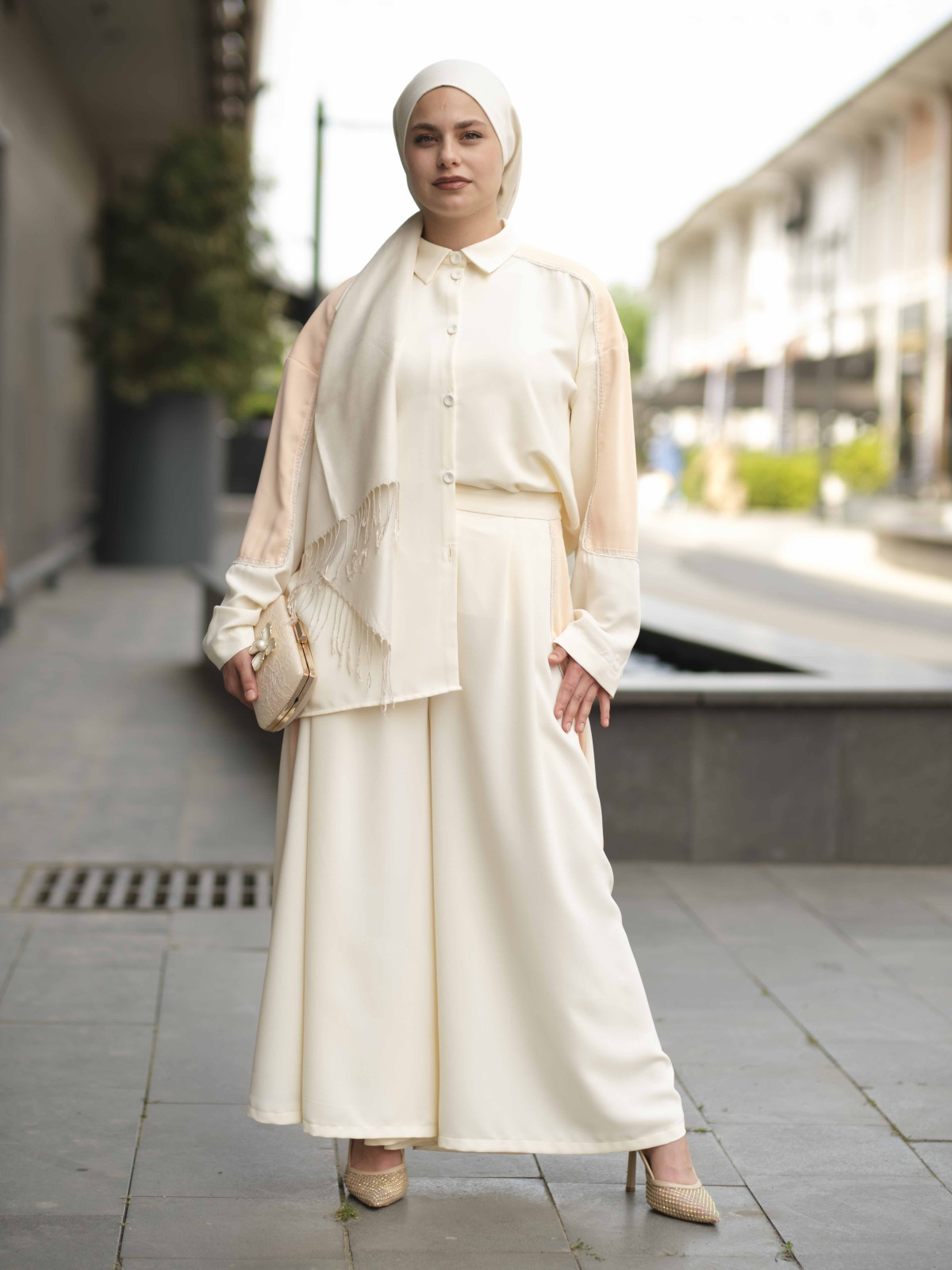 İNCİ VE TAŞ DETAYLI TAKIM-EKRU/SOMON