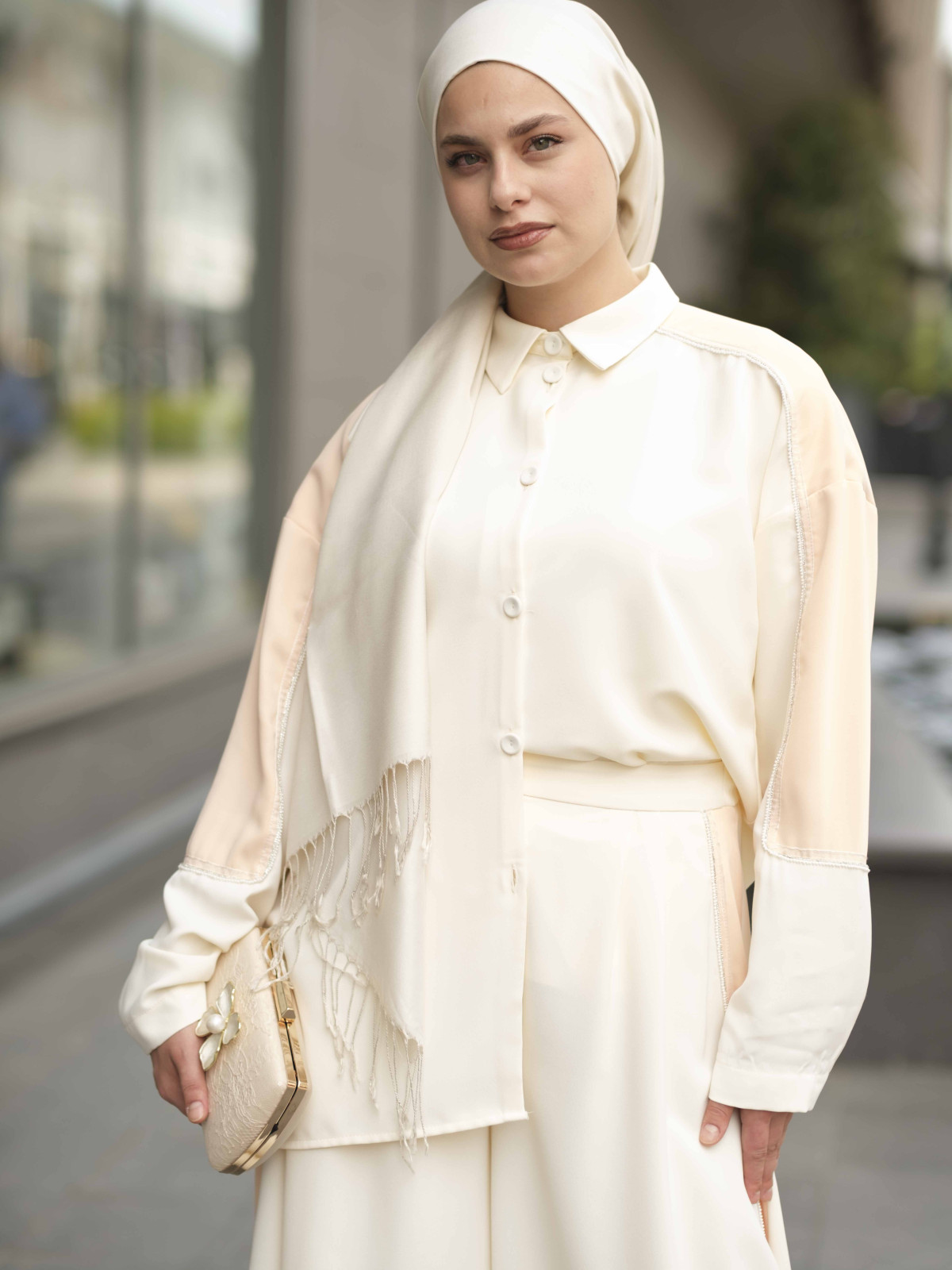 İNCİ VE TAŞ DETAYLI TAKIM-EKRU/SOMON